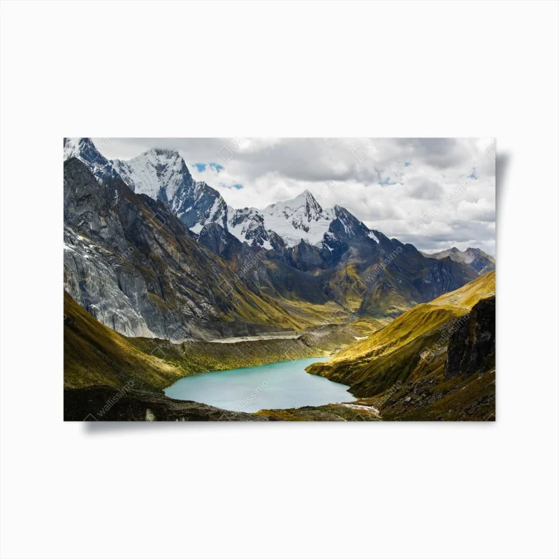 Póster panorama de montaña con lago turquesa