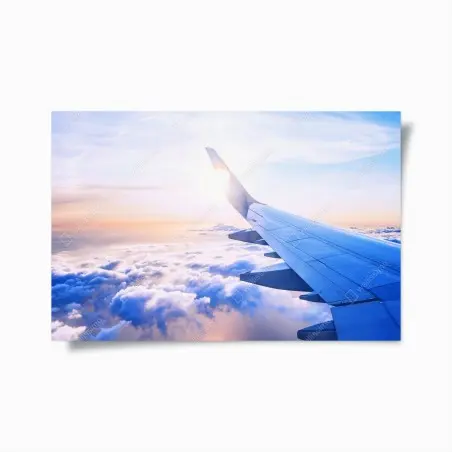 Póster vista aérea desde el ala del avión sobre nubes al amanecer – Pixers®