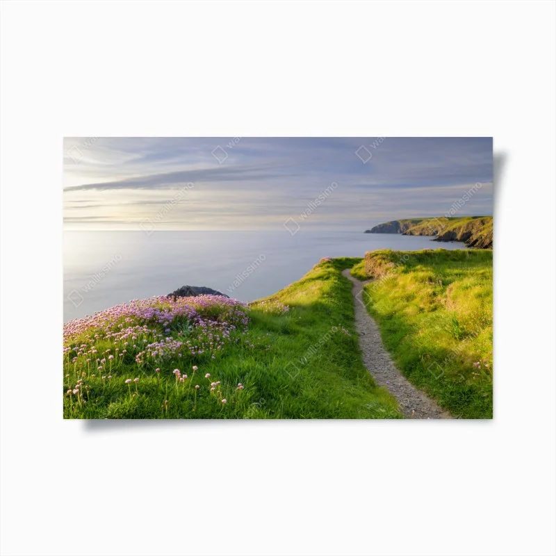 Póster sendero costero en Ceibwr Bay al atardecer