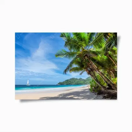 Póster vista tropical de playa con palmeras y velero – Pixers®
