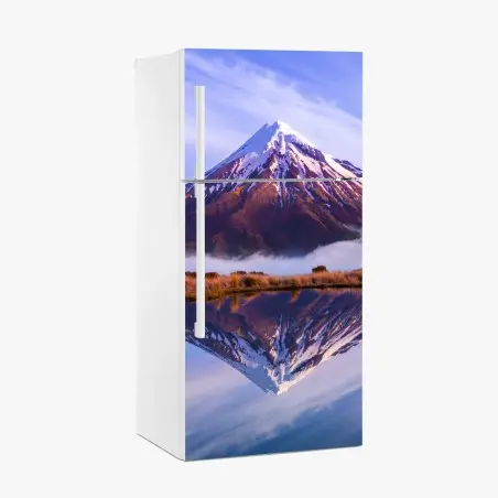 Pegatina para frigorífico montaña nevada reflejada en lago – Pixers®