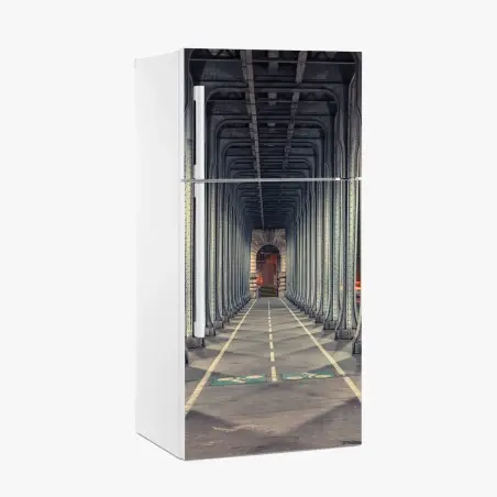 Pegatina para frigorífico simetría nocturna bajo puente metálico – Pixers®