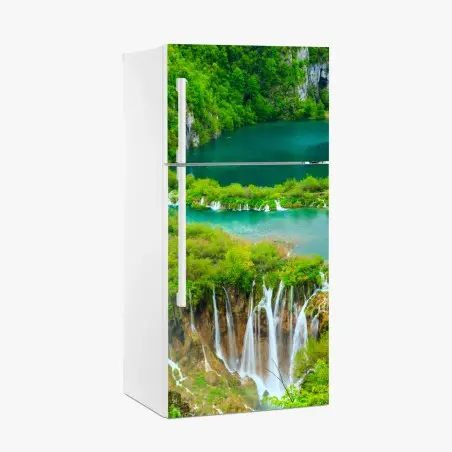 Pegatina para frigorífico lagos esmeralda y cascadas en bosque exuberante – Pixers®