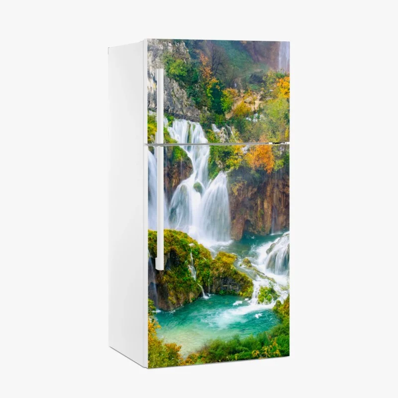 Pegatina para frigorífico cascada otoñal sobre aguas turquesa
