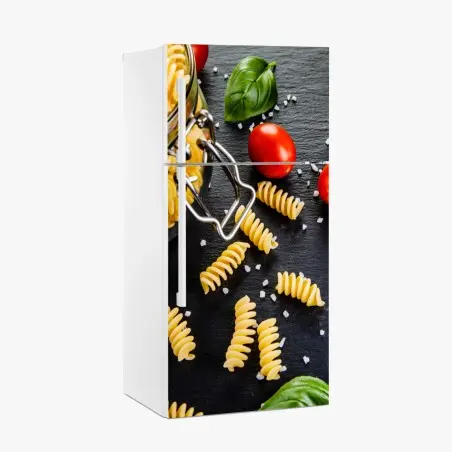 Pegatina para frigorífico escena mediterránea de pasta fusilli y tomates cherry – Pixers®