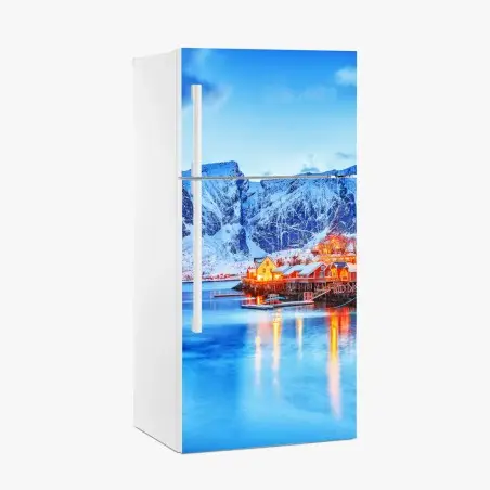 Pegatina para frigorífico pueblo costero ártico bajo montañas nevadas – Pixers®