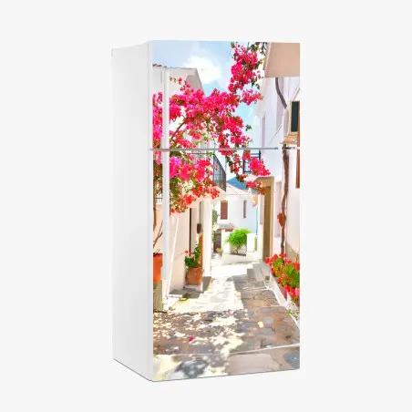 Pegatina para frigorífico calle mediterránea con buganvillas en flor – Pixers®