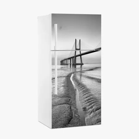 Pegatina para frigorífico puente minimalista en blanco y negro – Pixers®