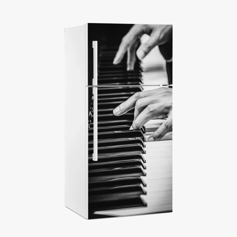 Pegatina para frigorífico manos sobre teclado de piano en blanco y negro