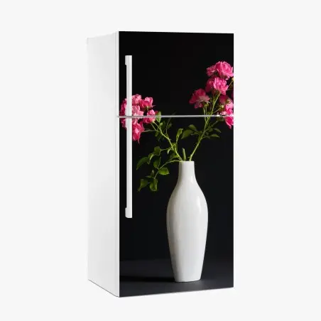 Pegatina para frigorífico rosas fucsia en jarrón blanco sobre fondo negro – Pixers®