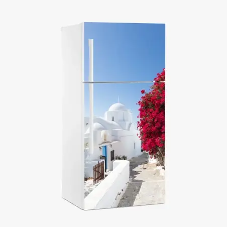 Pegatina para frigorífico encanto mediterráneo: calle blanca con buganvillas – Pixers®