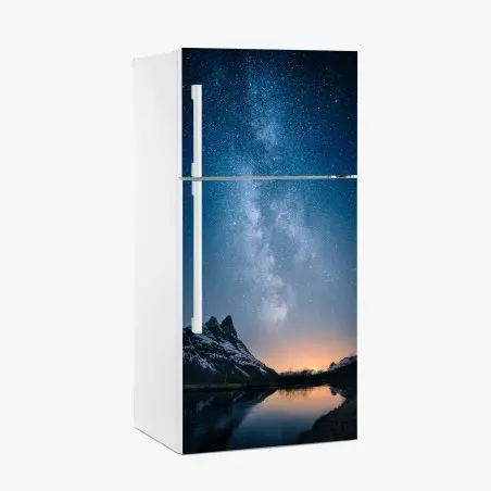Pegatina para frigorífico Vía Láctea sobre montañas y reflejo en el lago – Pixers®