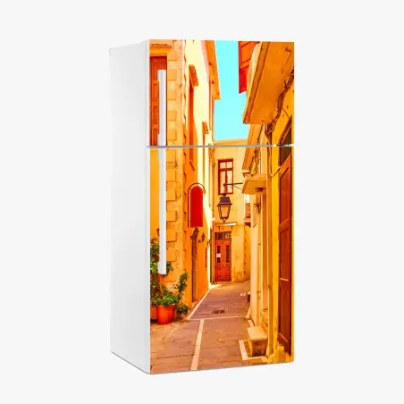 Pegatina para frigorífico calle estrecha de Rethymno bañada por el sol – Pixers®