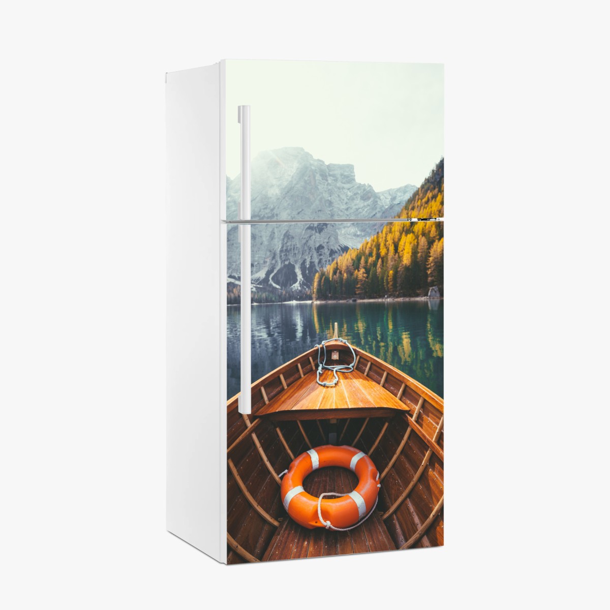 Pegatina para frigorífico amanecer en Lago di Braies: bote de madera y montañas – Pixers®