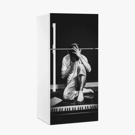 Pegatina para frigorífico músico introspectivo junto al teclado – Pixers®