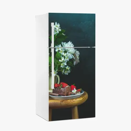 Pegatina para frigorífico naturaleza muerta con rollo de chocolate, fresas y flores blancas – Pixers®