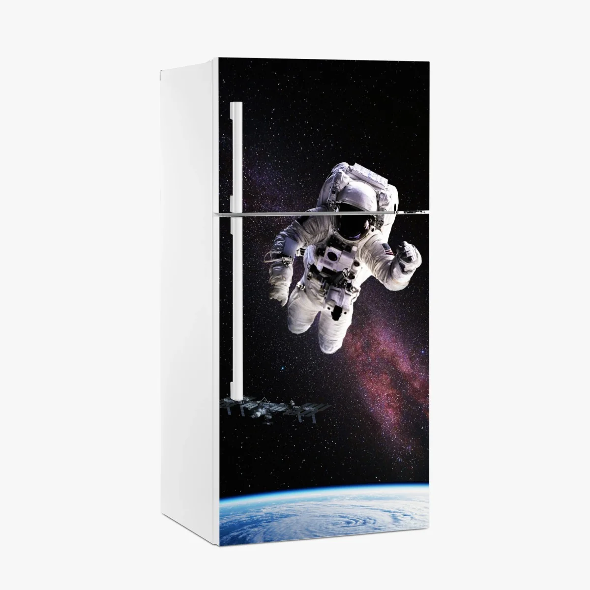 Pegatina para frigorífico astronauta flotando sobre la Tierra – Pixers® Pegatina para frigorífico astronauta flotando sobre la Tierra – Pixers®