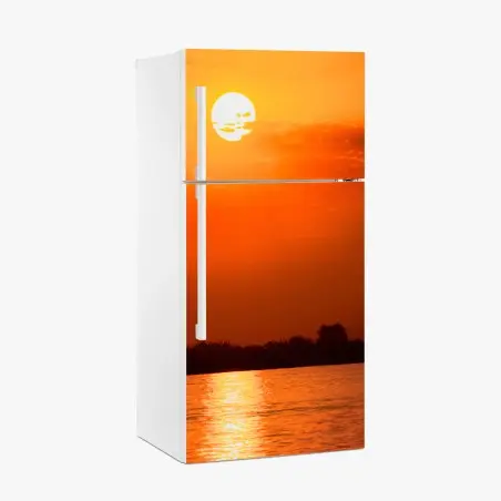 Pegatina para frigorífico atardecer naranja sobre el lago con silueta de bosque – Pixers®