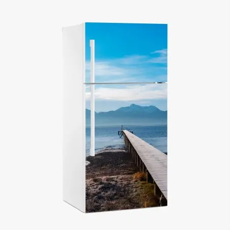 Pegatina para frigorífico muelle hacia montañas nevadas – Pixers®