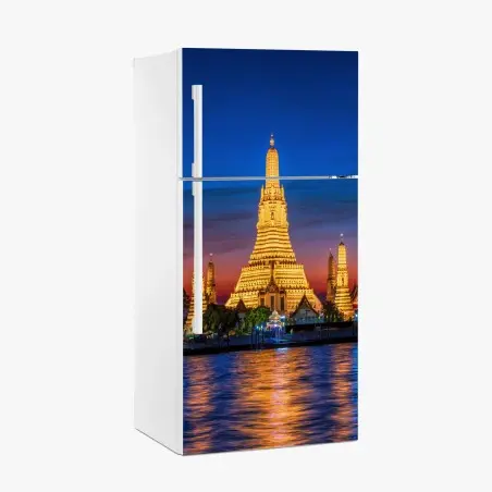 Pegatina para frigorífico templo iluminado de Wat Arun al atardecer – Pixers®