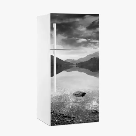 Pegatina para frigorífico reflejo sereno en lago de montaña – Pixers®