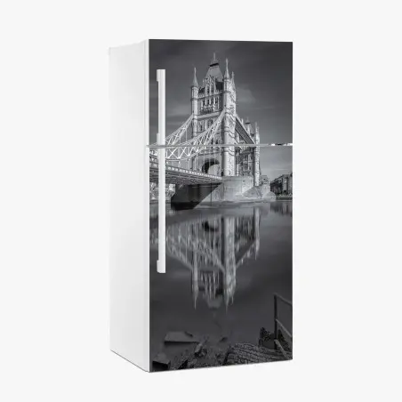 Pegatina para frigorífico reflejo majestuoso del puente en el río, Londres – Pixers®