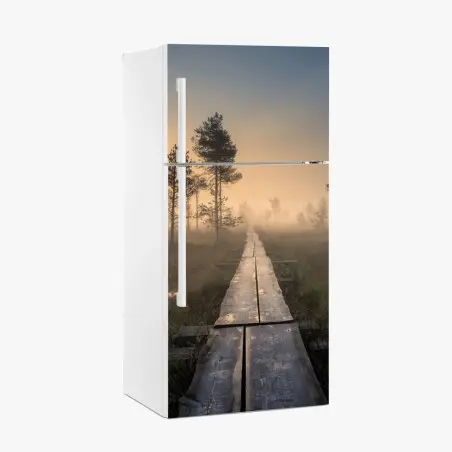 Pegatina para frigorífico amanecer en el sendero del pantano brumoso – Pixers®