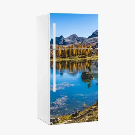 Pegatina para frigorífico reflejos dorados en lago alpino – Pixers®