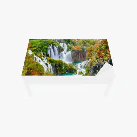 Chapa adhesiva para mesa y escritorio cascada otoñal sobre aguas turquesa – Pixers®
