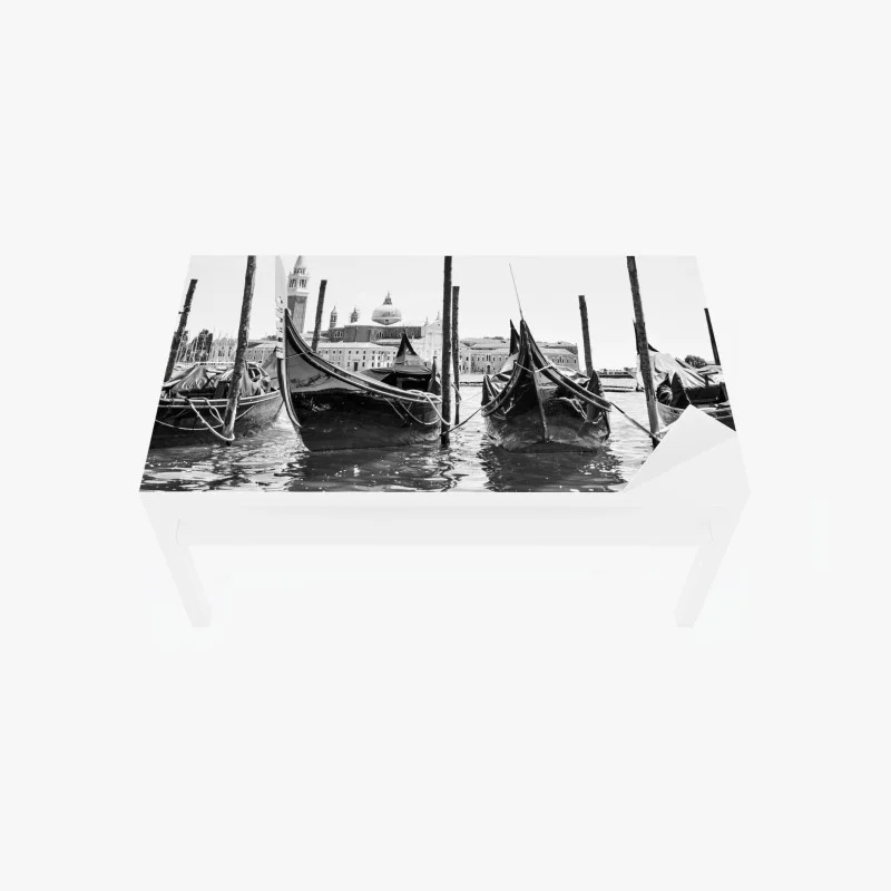 Chapa adhesiva para mesa y escritorio góndolas en Venecia en blanco y negro