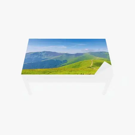 Chapa adhesiva para mesa y escritorio camino hacia los picos Stoj y Velykyy Verkh en Borzhava, Ucrania – Pixers®