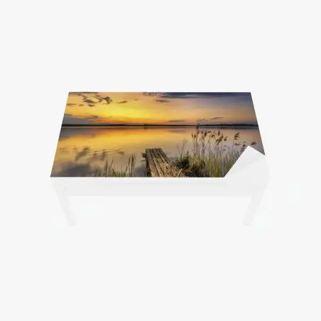 Chapa adhesiva para mesa y escritorio atardecer dorado en el lago – Pixers®