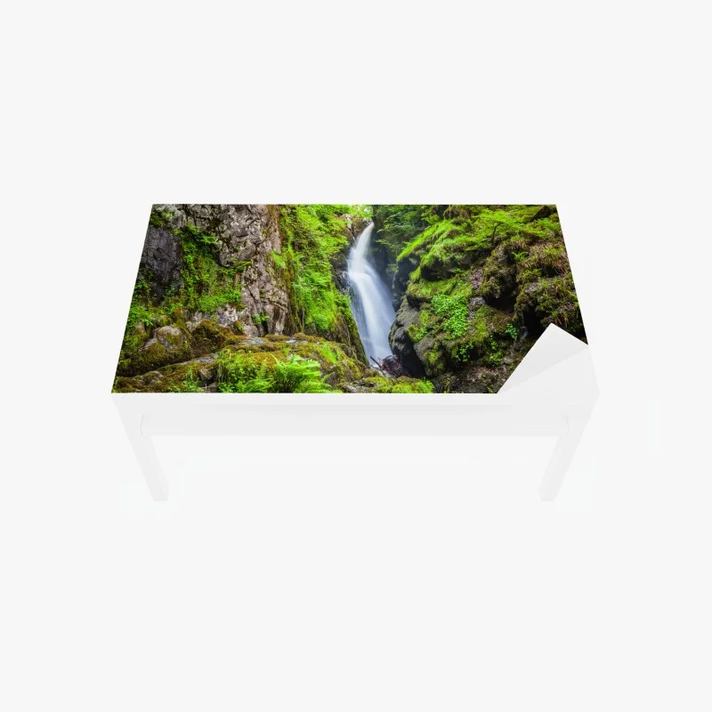 Chapa adhesiva para mesa y escritorio cascada escondida bajo el puente de piedra