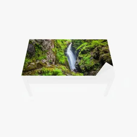 Chapa adhesiva para mesa y escritorio cascada escondida bajo el puente de piedra – Pixers®
