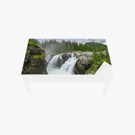 Chapa adhesiva para mesa y escritorio cascada en bosque rocoso bajo cielo nublado – Pixers®