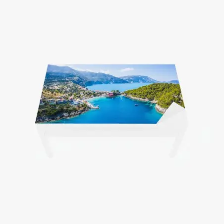 Chapa adhesiva para mesa y escritorio bahía de aguas turquesa y pinos – Pixers®