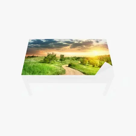 Chapa adhesiva para mesa y escritorio camino al atardecer en campo primaveral – Pixers®