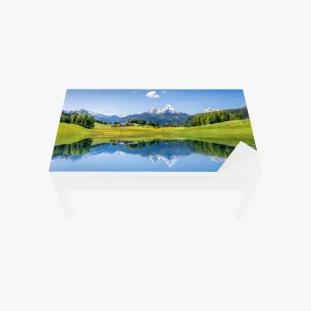 Chapa adhesiva para mesa y escritorio reflejo sereno en lago de montaña – Pixers®
