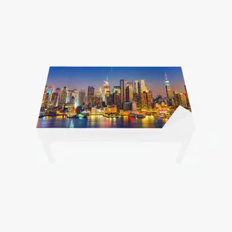 Chapa adhesiva para mesa y escritorio panorámica nocturna de Manhattan, Nueva York – Pixers®