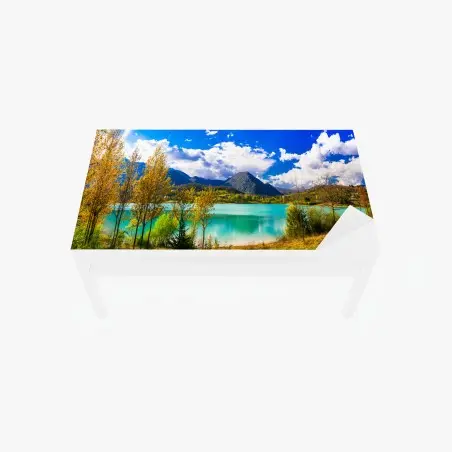 Chapa adhesiva para mesa y escritorio paisaje de lago turquesa y montañas – Pixers®
