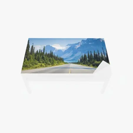 Chapa adhesiva para mesa y escritorio carretera hacia montañas nevadas y lago sereno – Pixers®