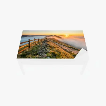 Chapa adhesiva para mesa y escritorio amanecer en la cresta neblinosa – Pixers®