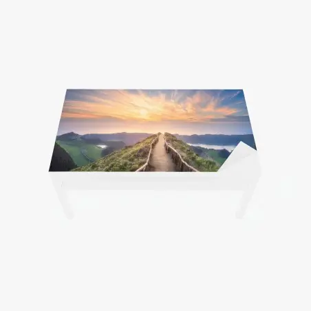 Chapa adhesiva para mesa y escritorio sendero hacia el amanecer sobre la laguna del cráter – Pixers®