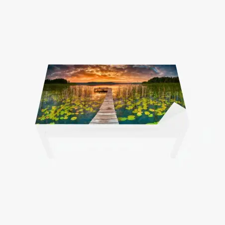 Chapa adhesiva para mesa y escritorio amanecer dorado en el muelle del lago – Pixers®