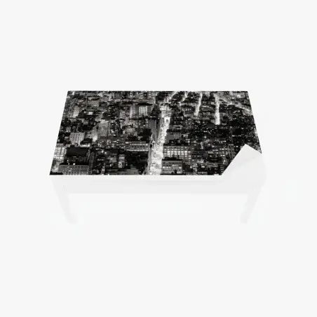 Chapa adhesiva para mesa y escritorio panorama nocturno de Nueva York en blanco y negro – Pixers®