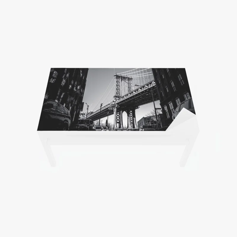 Chapa adhesiva para mesa y escritorio vista icónica del puente de Manhattan en blanco y negro