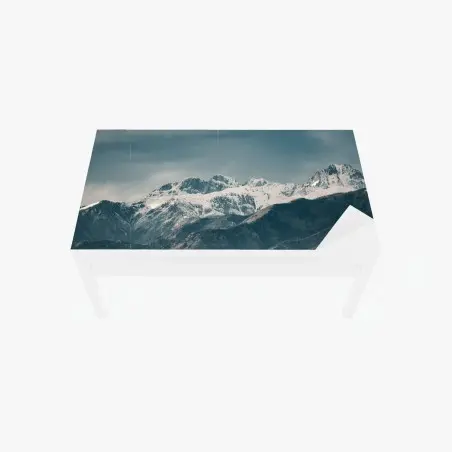 Chapa adhesiva para mesa y escritorio dunas doradas frente a montañas nevadas – Pixers®
