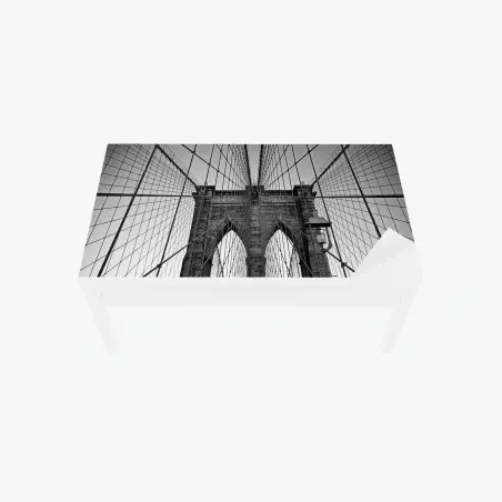 Chapa adhesiva para mesa y escritorio perspectiva arquitectónica del puente de Brooklyn en blanco y negro – Pixers®