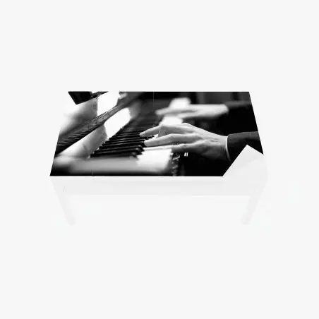 Chapa adhesiva para mesa y escritorio manos al piano en blanco y negro – Pixers®