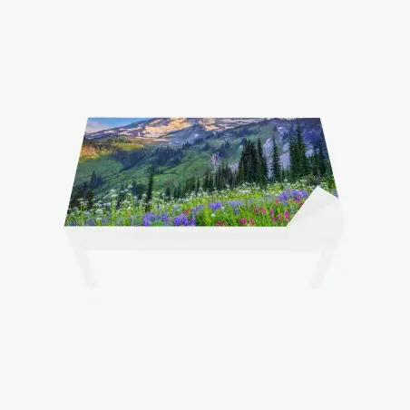 Chapa adhesiva para mesa y escritorio paisaje alpino de flores silvestres al atardecer – Pixers®